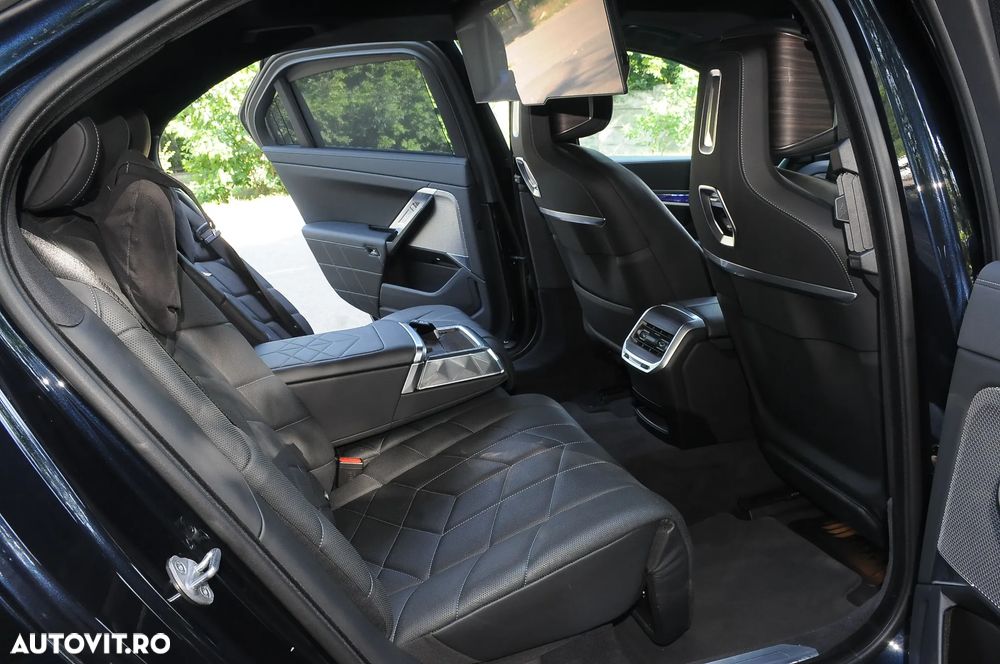 BMW Seria 7 740d xDrive MHEV - 31