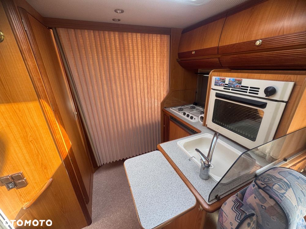 Mercedes-Benz Sprinter - 13