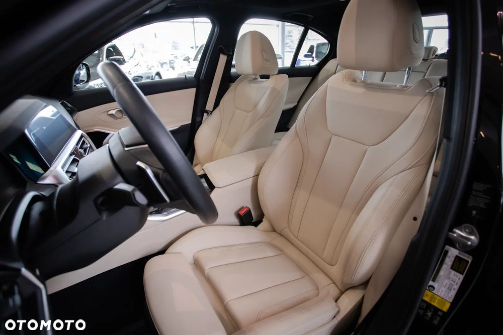 BMW Seria 3 330i xDrive - 11