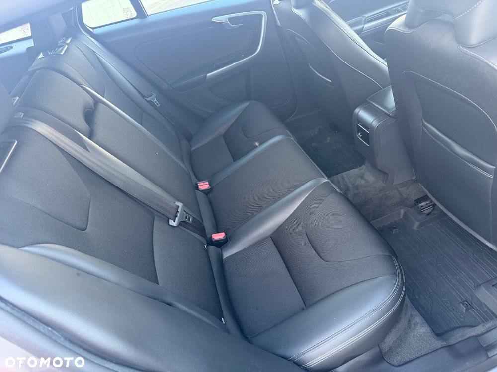 Volvo V60 D4 Geartronic Summum - 16