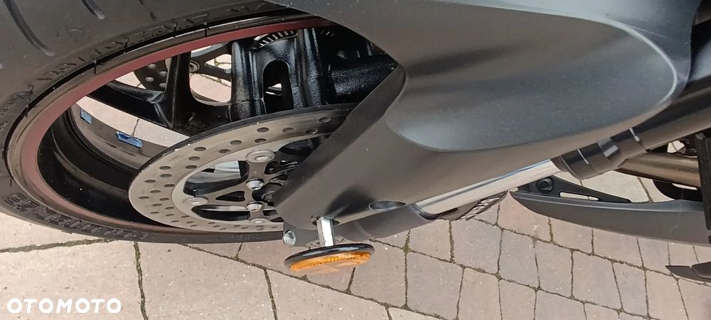 Suzuki GSX 1000 - 17