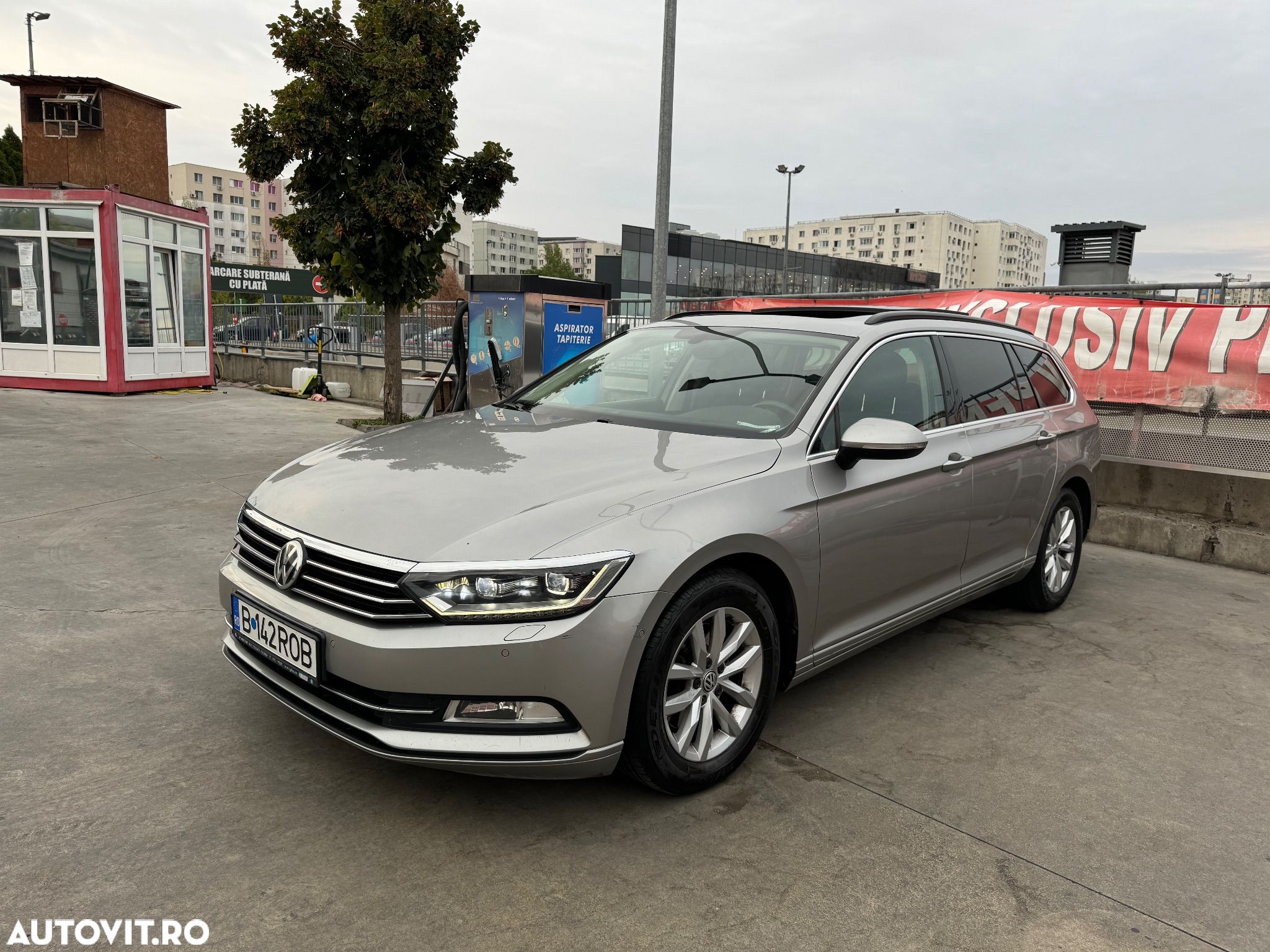 Volkswagen Passat - 1