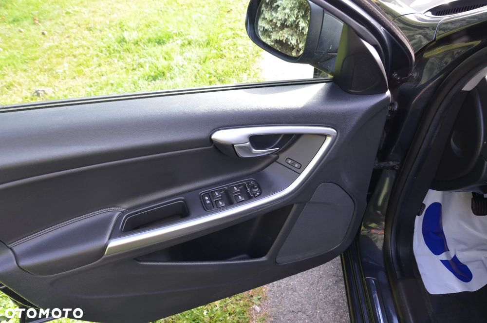 Volvo V60 D3 Drive-E Momentum - 16