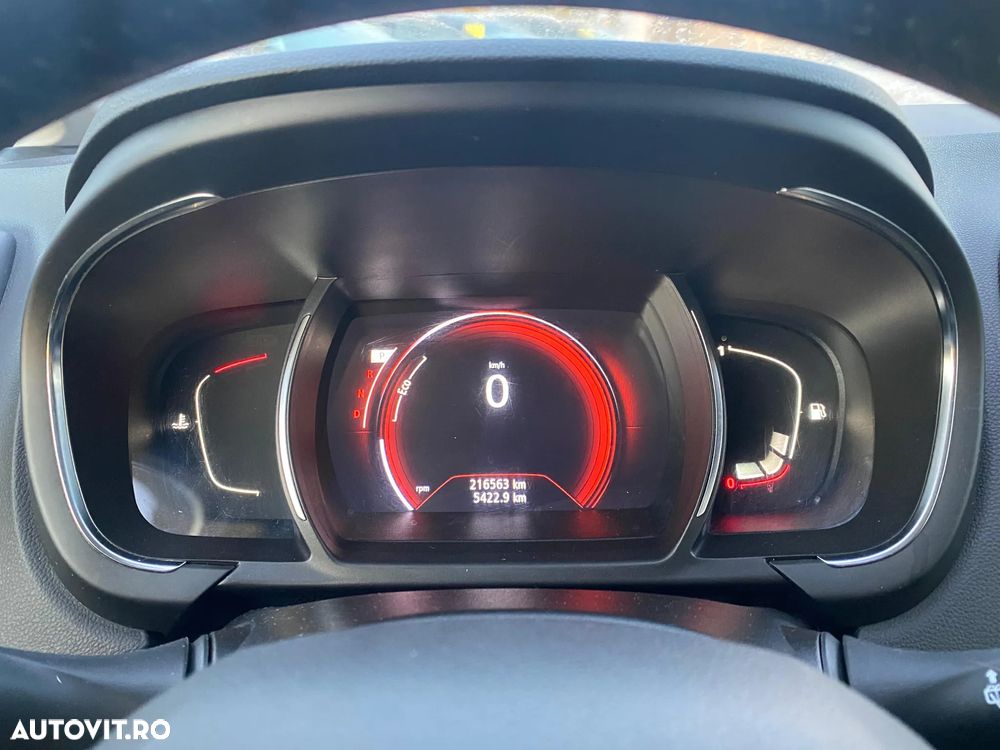 Renault Grand Scenic - 8