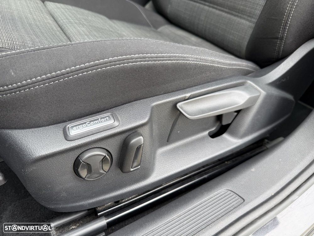 VW Passat Variant 2.0 TDi Business DSG - 14