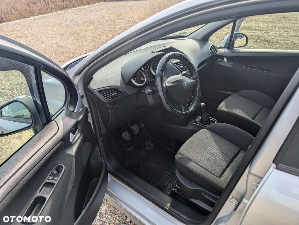 Peugeot 207 1.4 Presence - 24