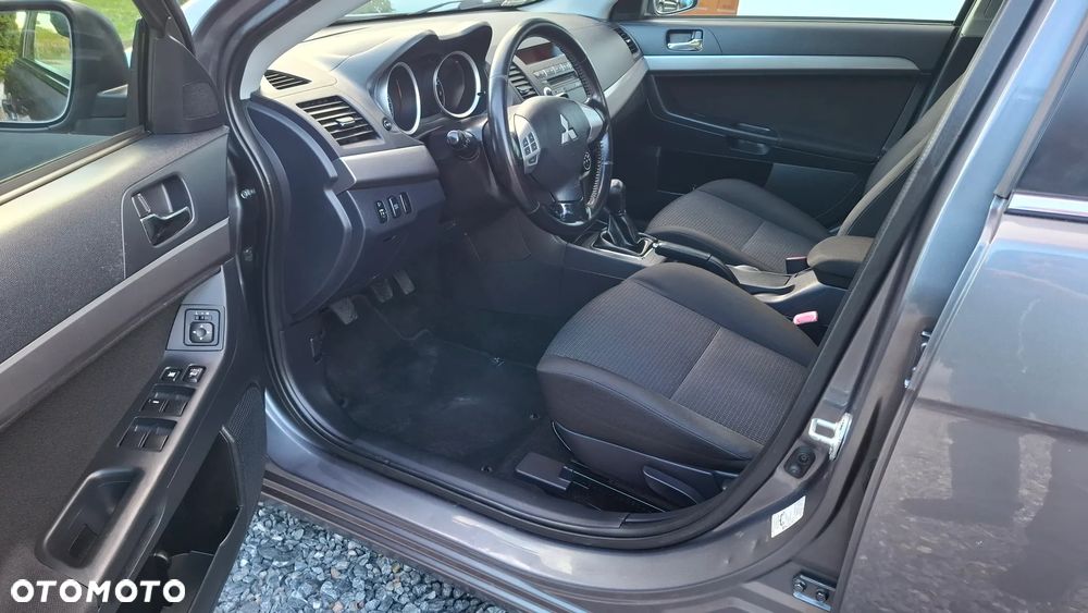Mitsubishi Lancer 1.5 - 8