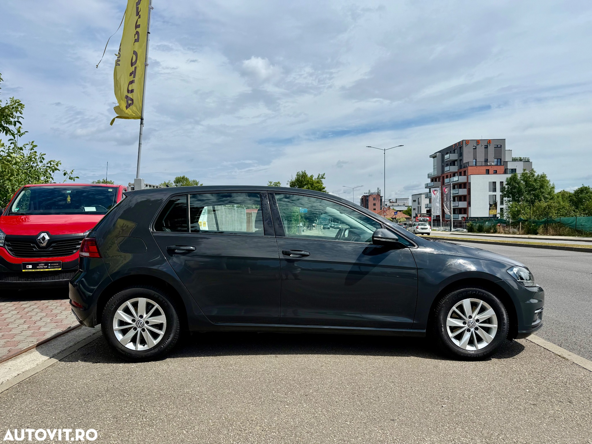 Volkswagen Golf 1.6 TDI Comfortline - 10
