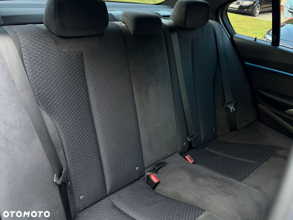 BMW Seria 3 318d M Sport - 26