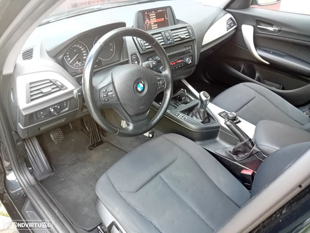 BMW 116 d Line Urban - 29