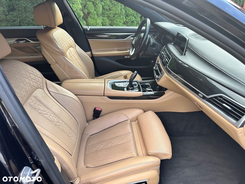 BMW Seria 7 750Li xDrive - 11