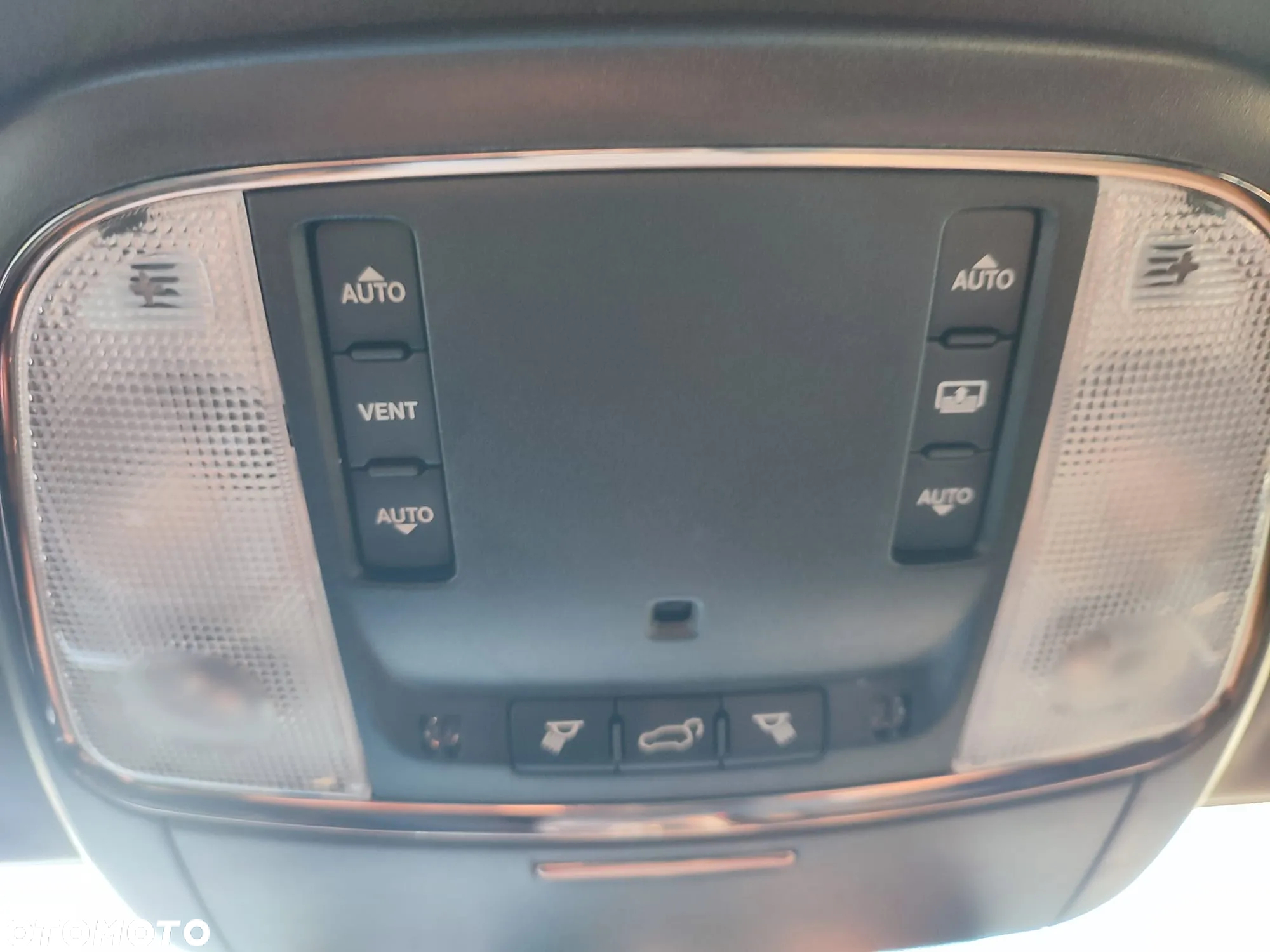 Jeep Grand Cherokee 3.0 CRD Overland Summit - 19