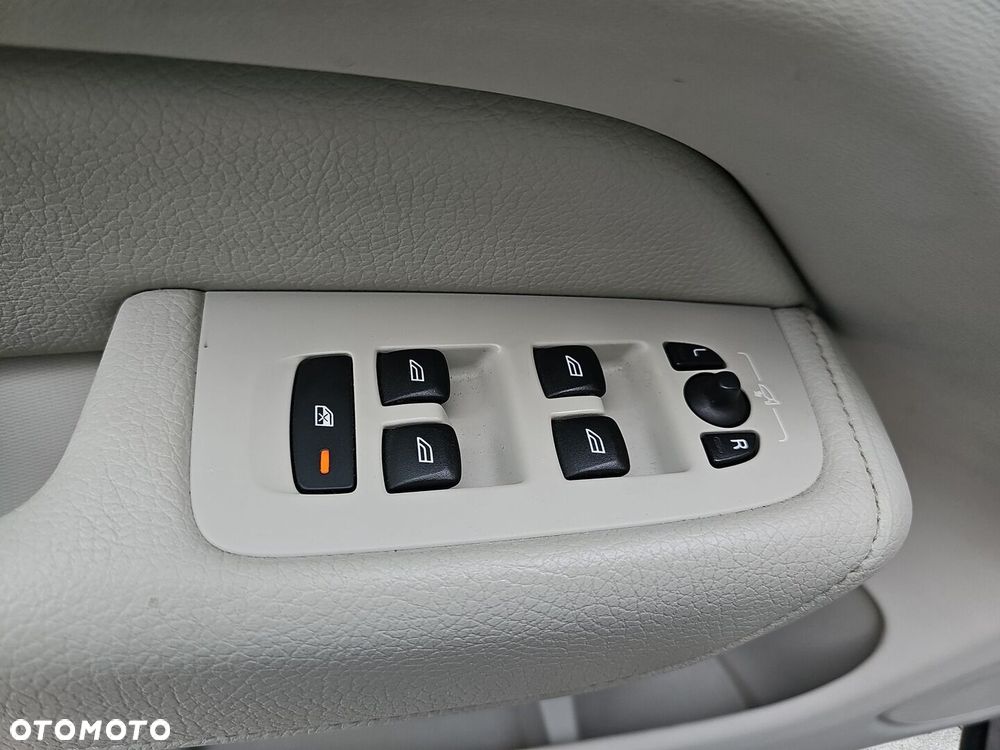 Volvo XC 60 B4 D AWD Momentum Pro - 21