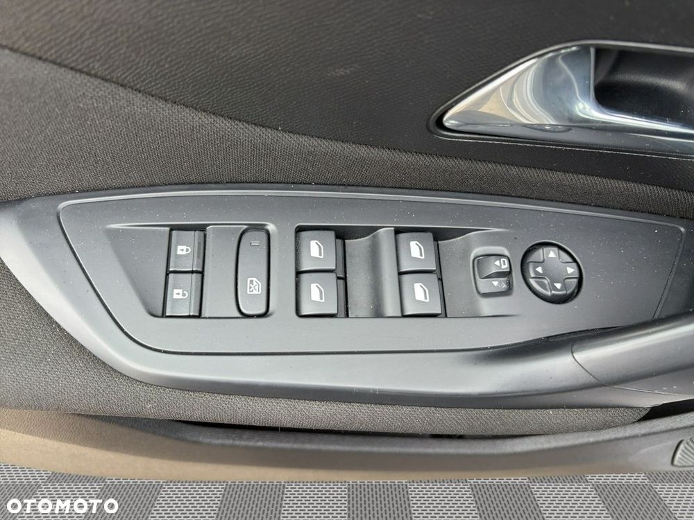 Peugeot 308 1.2 PureTech Active Pack S&S EAT8 - 12