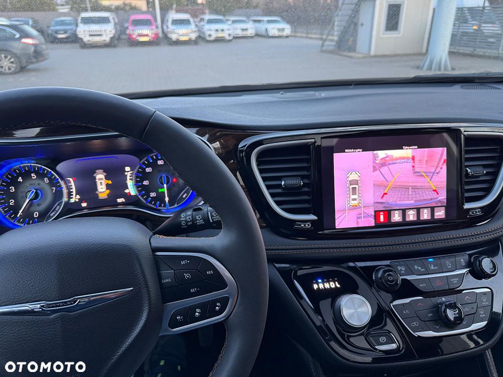 Chrysler Pacifica - 22