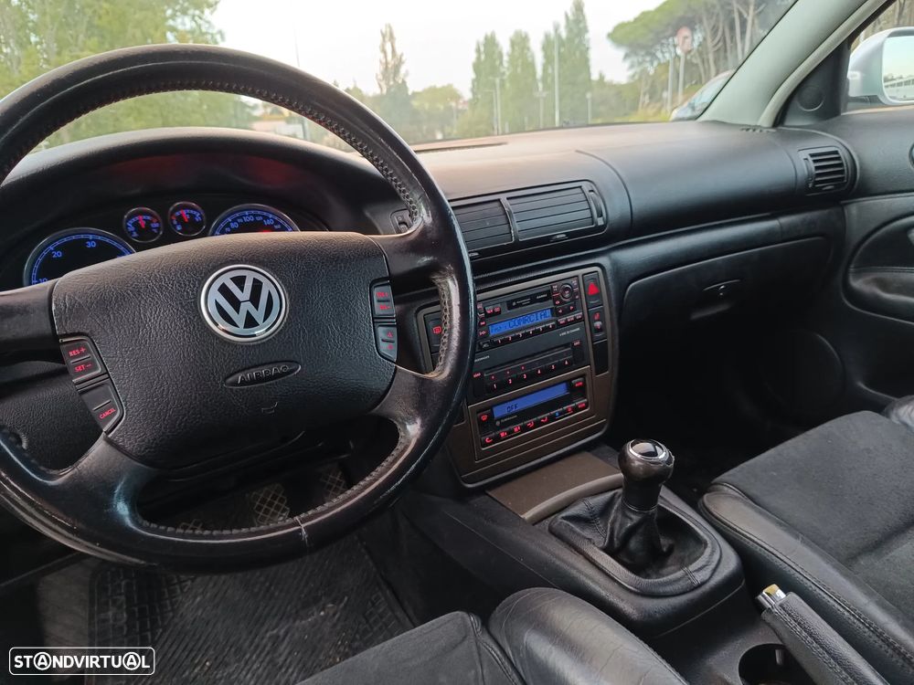 VW Passat 1.9 TDi Highline - 7