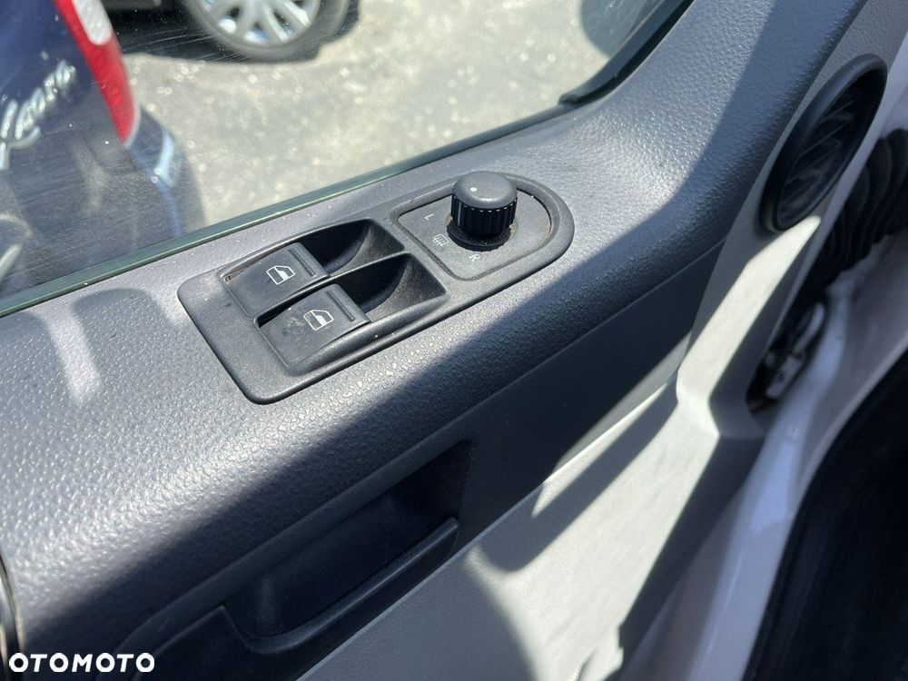 Volkswagen Transporter - 11
