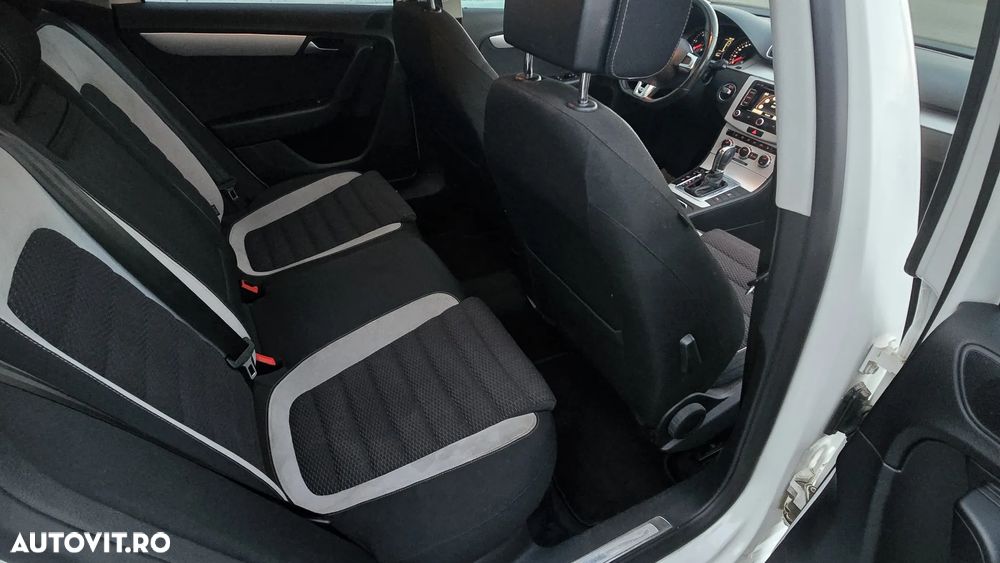 Volkswagen Passat Variant 2.0 TDI Blue TDI DSG Comfortline - 16