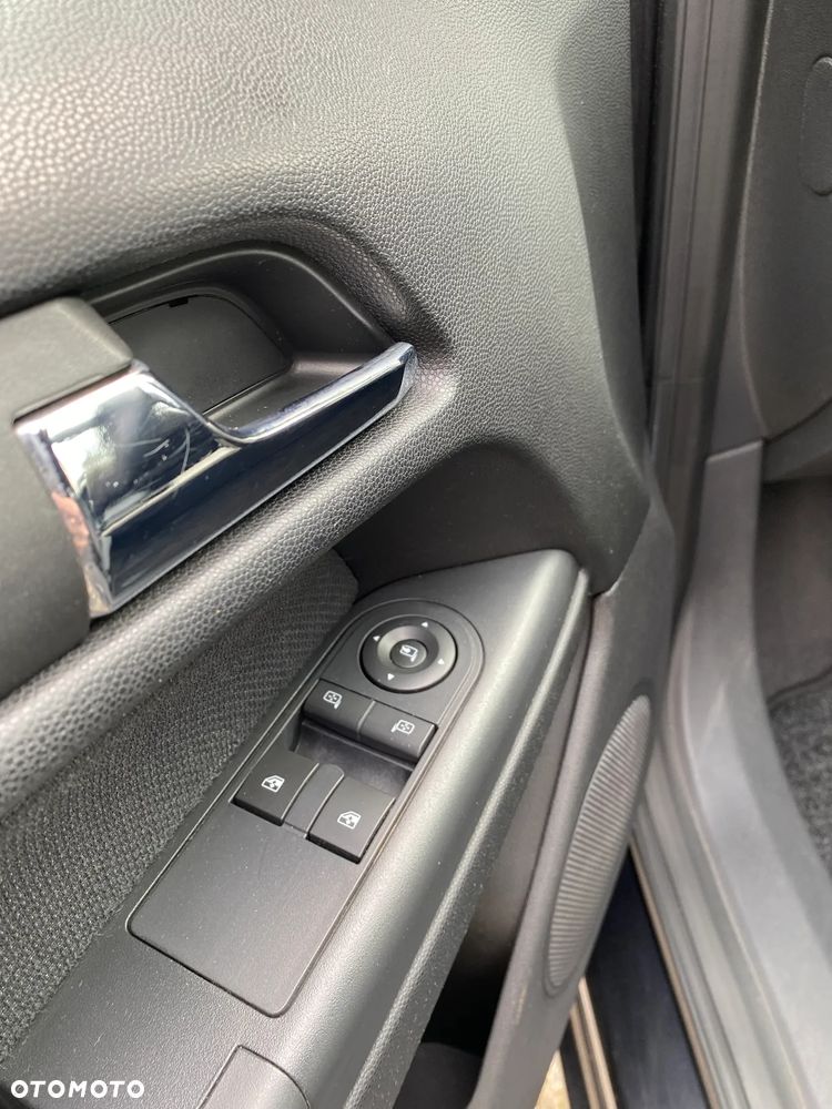 Opel Astra GTC 1.4 NAVI - 38