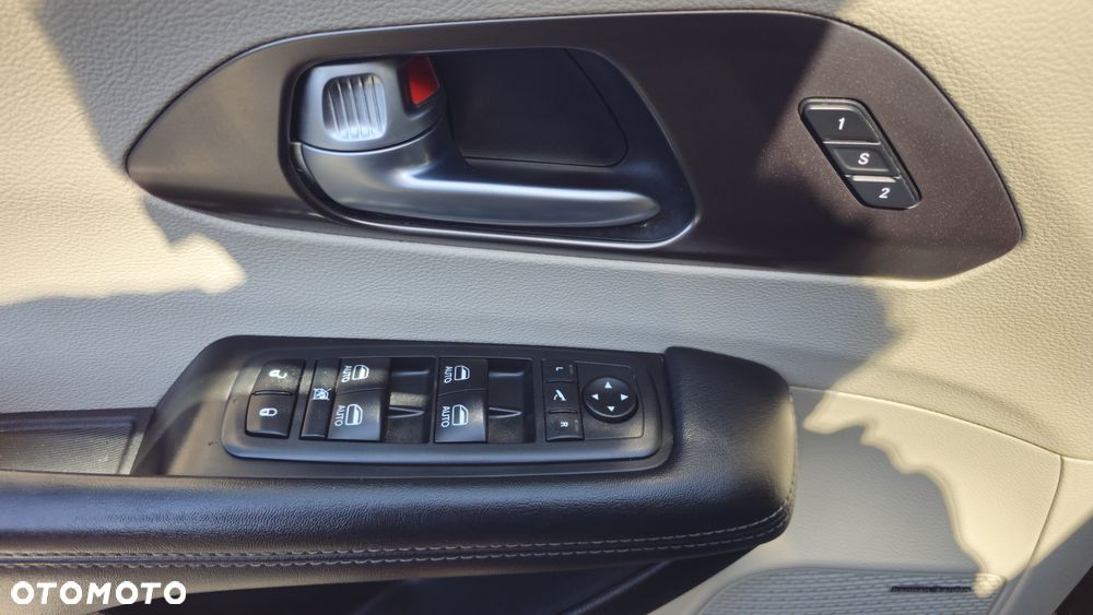 Chrysler Pacifica - 14