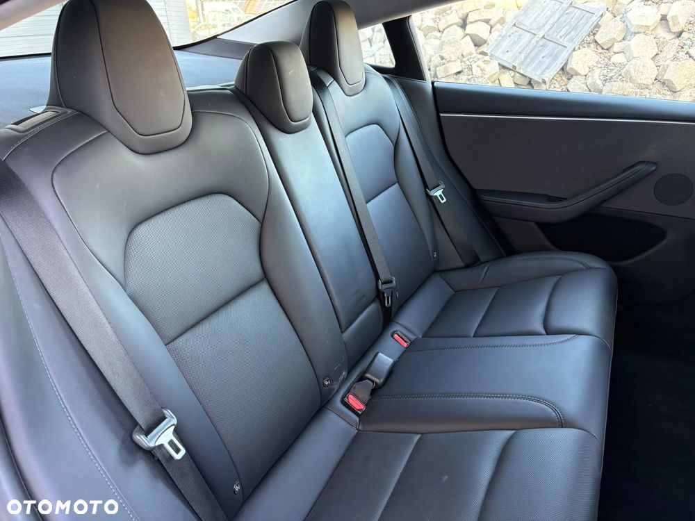 Tesla Model 3 - 7