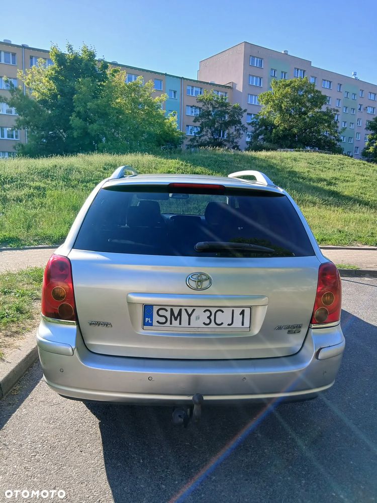 Toyota Avensis 2.0 D-4D Terra - 3