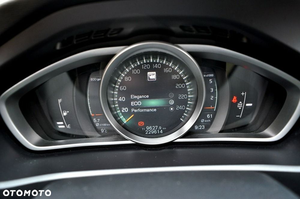 Volvo V40 D2 Drive-E R-Design Momentum - 15