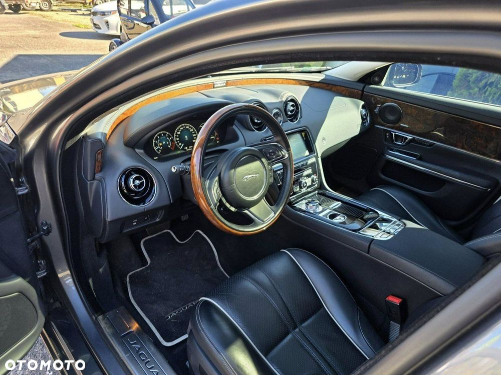 Jaguar XJ 3.0 T AWD Premium Luxury - 7