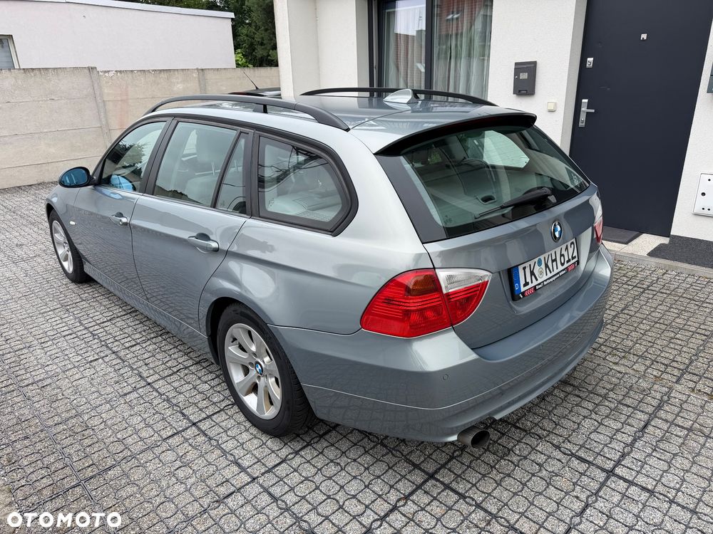 BMW Seria 3 320i - 4