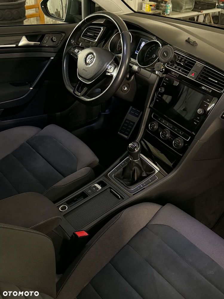 Volkswagen Golf - 20