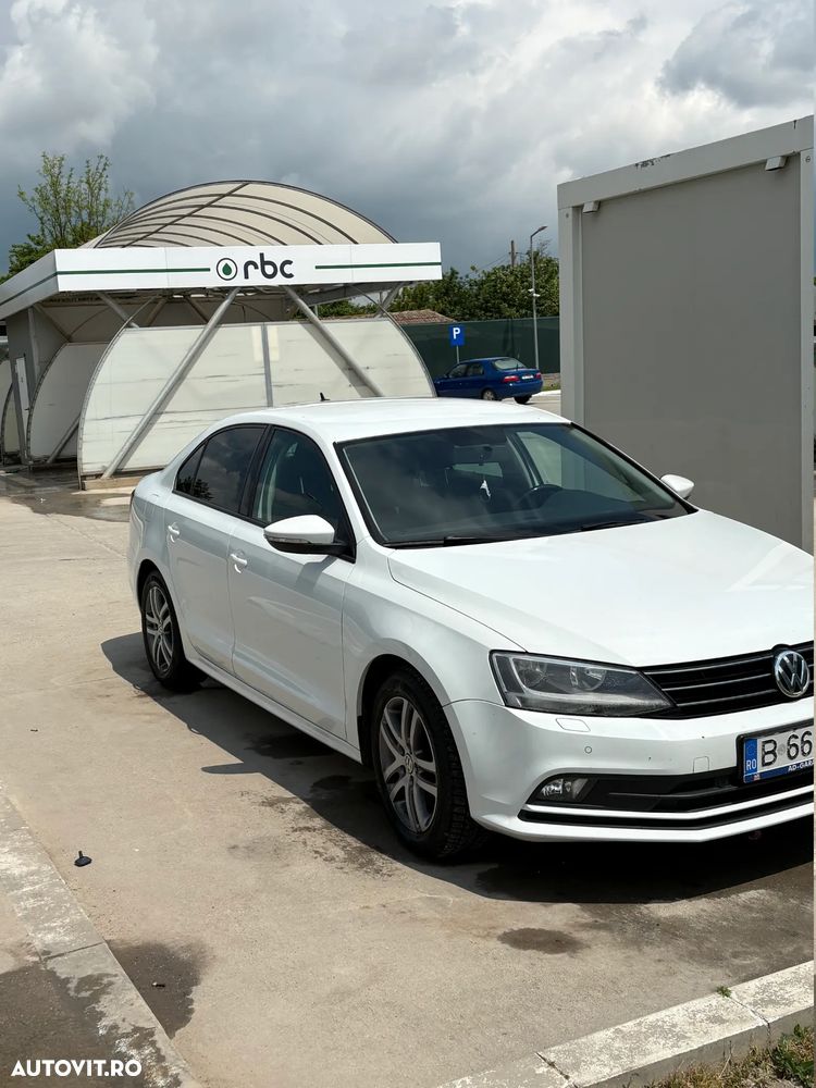 Volkswagen Jetta - 2