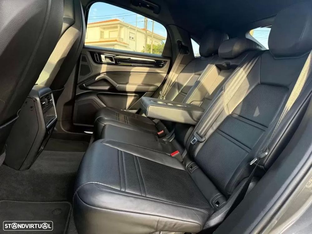 Porsche Cayenne Coupé E-Hybrid - 15