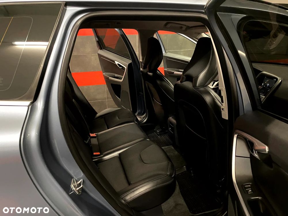 Volvo XC 60 D4 Geartronic Momentum - 25