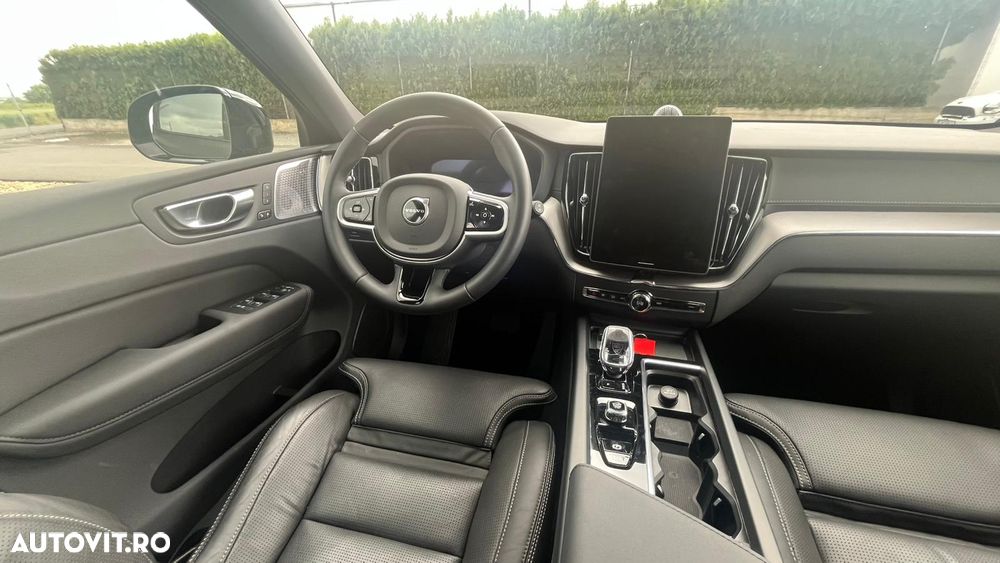 Volvo XC 60 B5 AT AWD MHEV Ultra Black Edition - 10
