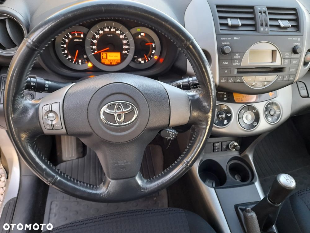 Toyota RAV4 2.0 VVT-i Sol - 25