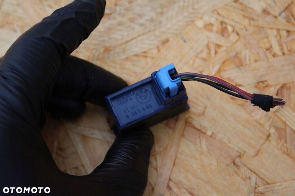 Przełącznik DSC BMW serii 7 model e38 8363695 - 2