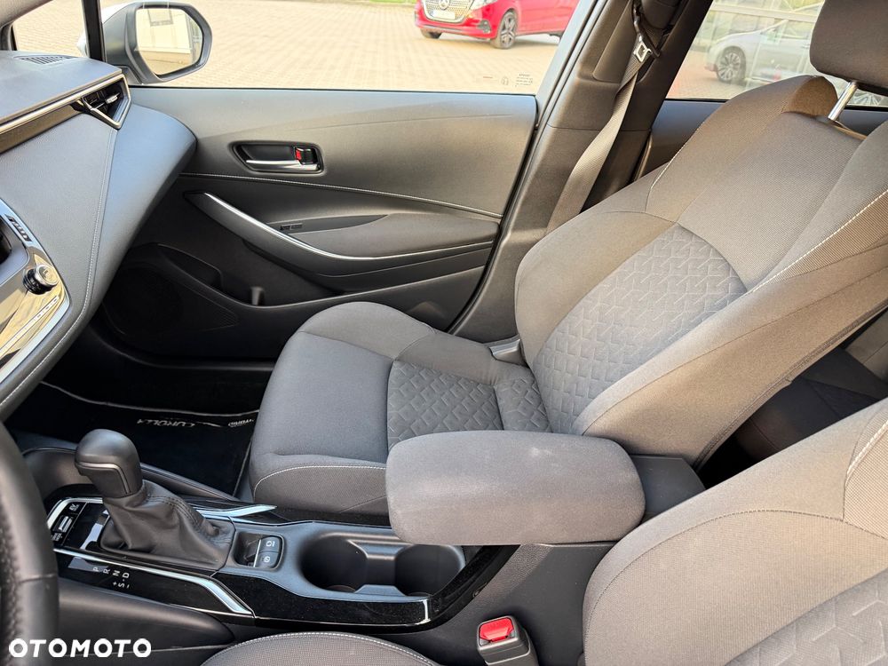Toyota Corolla 2.0 Hybrid Executive - 26