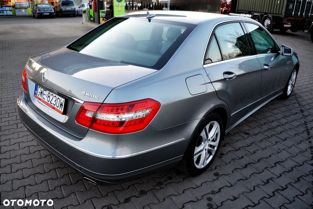 Mercedes-Benz Klasa E 350 CDI DPF 4Matic BlueEFFICIENCY 7G-TRONIC Avantgarde - 25