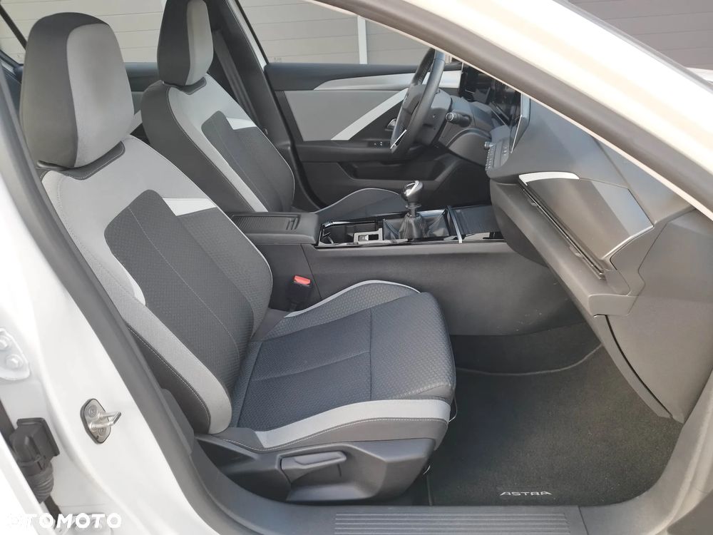 Opel Astra 1.2 Turbo Edition - 30
