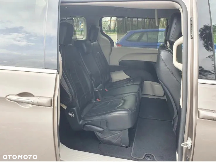 Chrysler Pacifica - 9