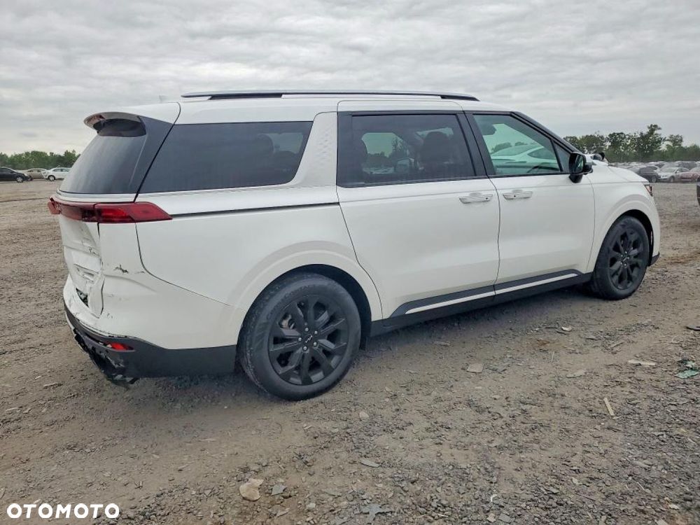 Kia Carnival - 4