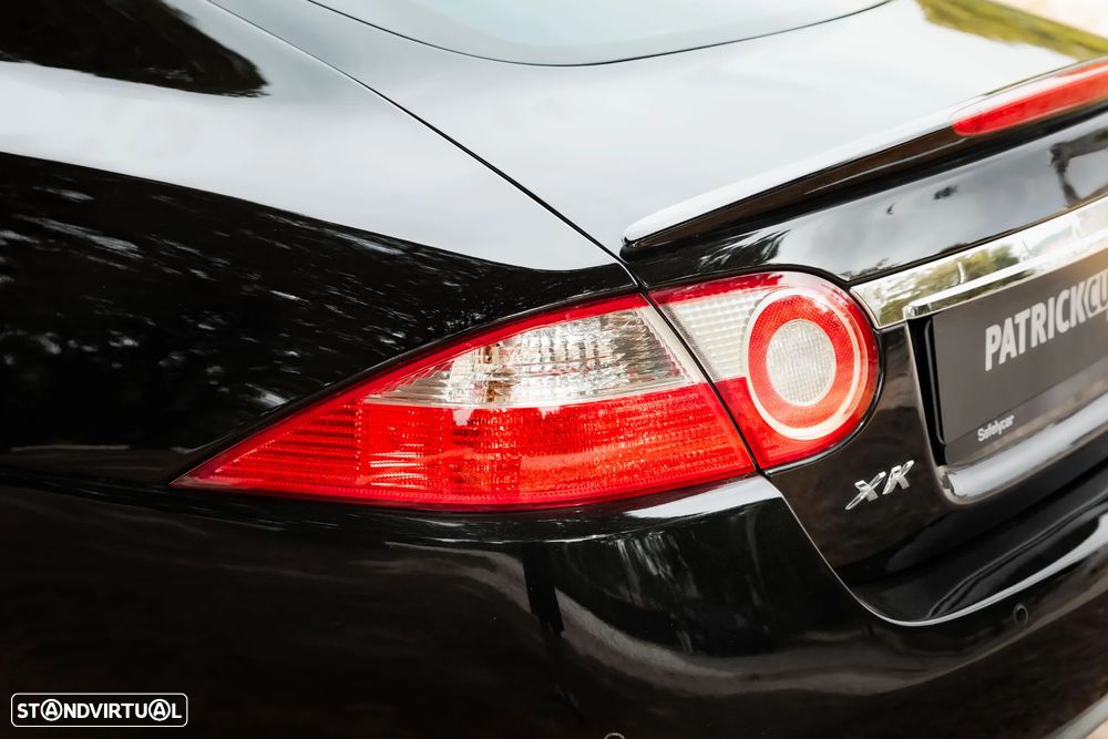 Jaguar XK XK8 Coupe - 11