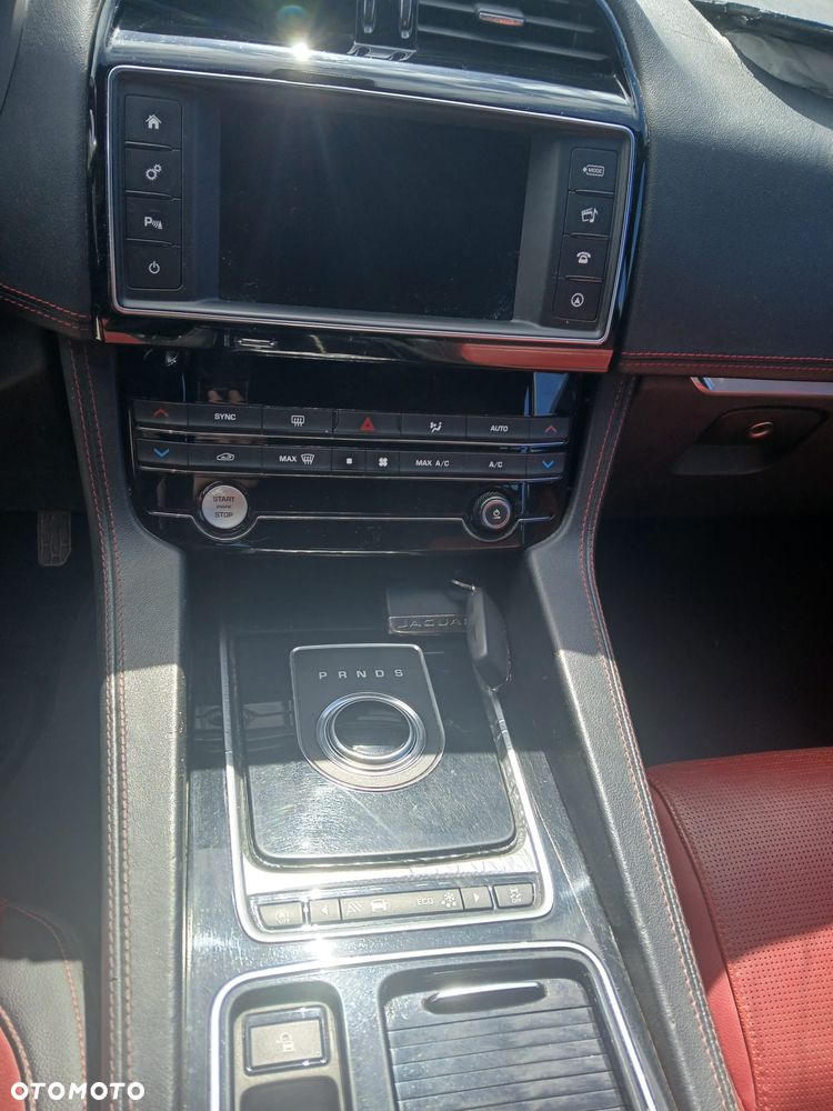 Jaguar F-Pace 20d R-Sport - 7