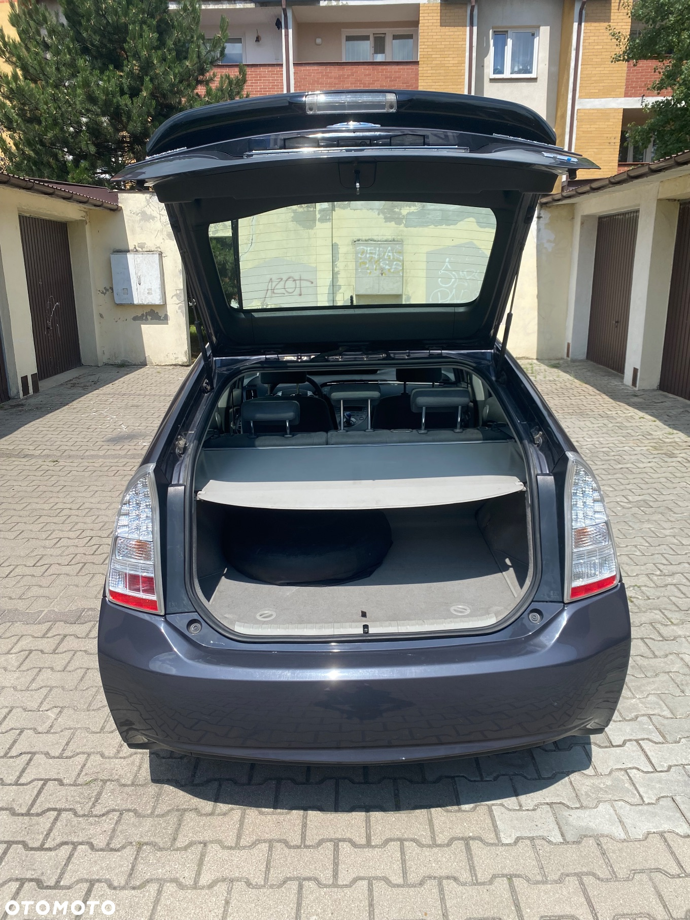 Toyota Prius (Hybrid) - 6