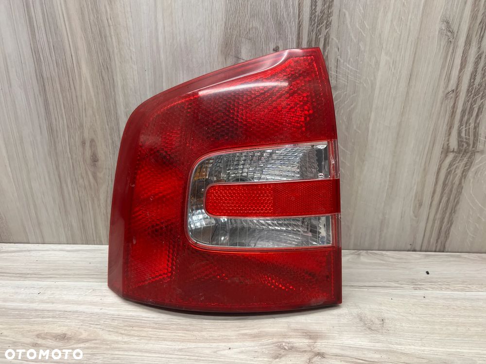 LAMPA TYLNA LEWA SKODA OCTAVIA II KOMBI