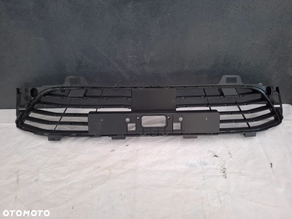 RENAULT CLIO V ATRAPA KRATKA ZDERZAK SRODKOWA - 1