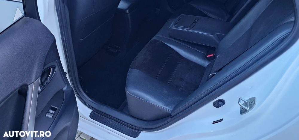 Toyota Avensis 2.0 D-4D Executive - 10