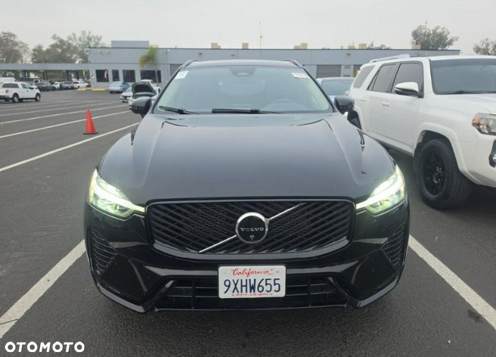 Volvo XC 60 B5 B AWD Plus Dark - 2