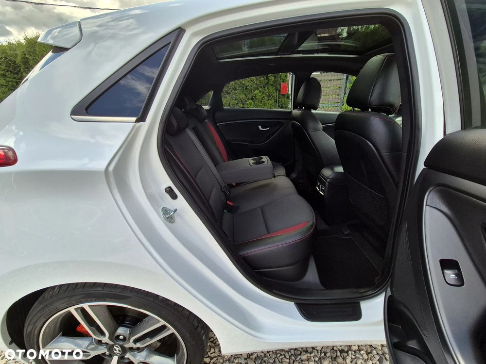 Hyundai i30 1.6 T GDI Turbo - 32