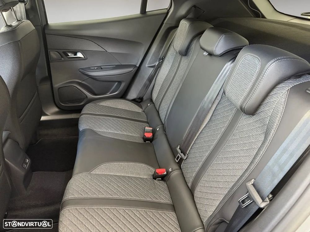 Peugeot 2008 1.2 PureTech Allure - 12